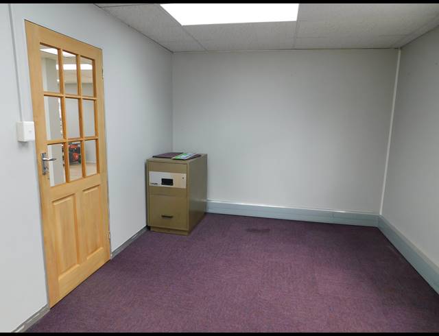 90M² OFFICE TO LET IN FERNDALE